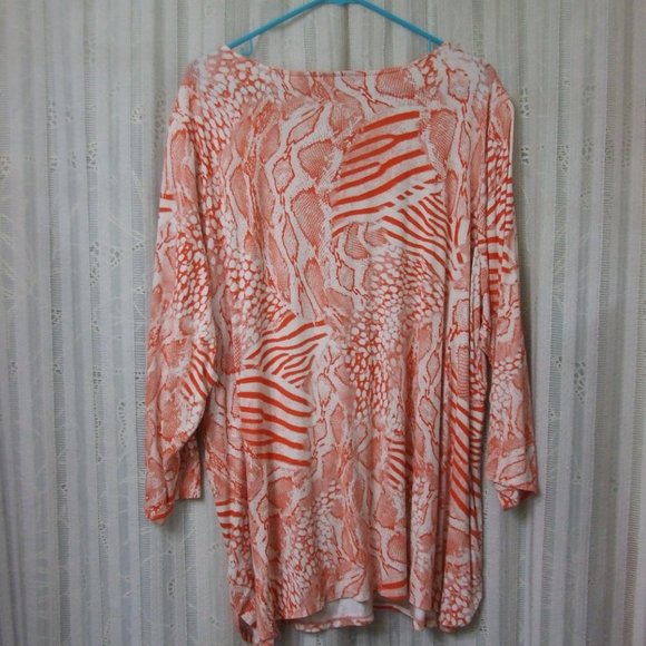 SUSAN GRAVER WEEKEND REPTILE DESIGN TUNIC - Picture 2 of 5